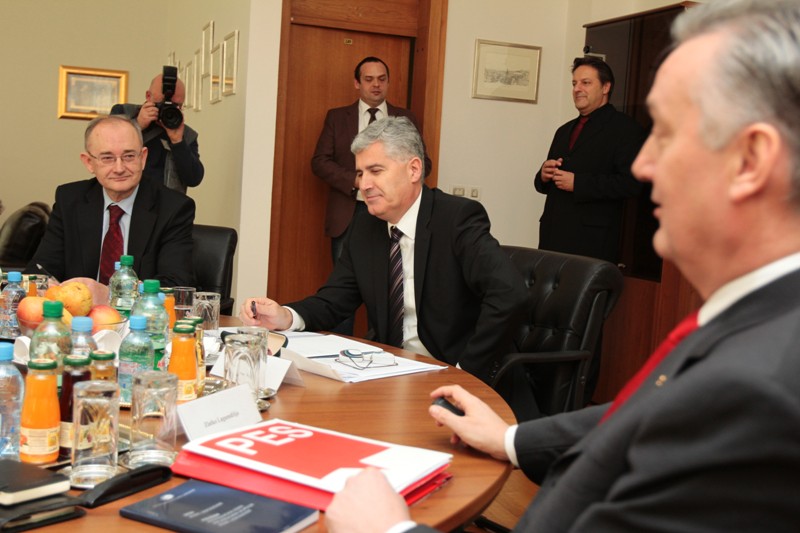 Sastanak stranačkih lidera u kabinetu Sulejmana Tihića