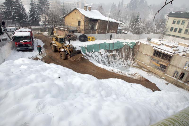 Nastavljeno rušenje bespravno izgrađenog objekta u Nahorevskoj/ Foto: DEPO PORTAL