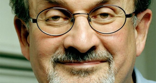 Književnik Salman Rushdie u teškom stanju: Na respiratoru, jetra izbodena, vjerovatno će izgubiti oko