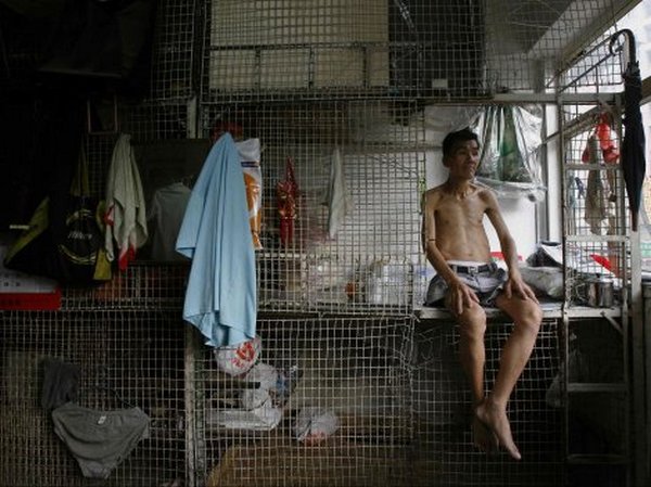 Više od 100.000 ljudi u Hong Kongu živi u kavezima površine jedan kvadratni metar