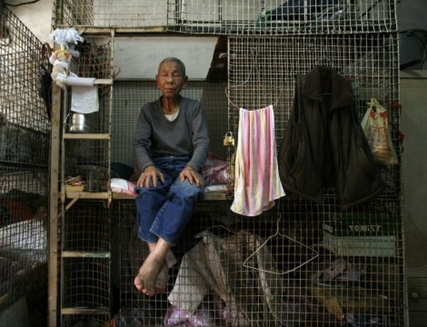 Više od 100.000 ljudi u Hong Kongu živi u kavezima površine jedan kvadratni metar