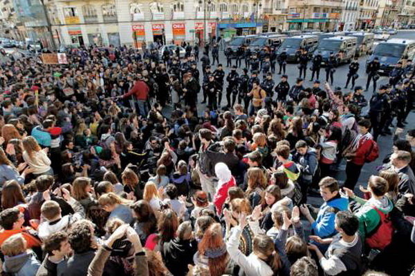 Španska policija u Valensiji brutalno tukla studente