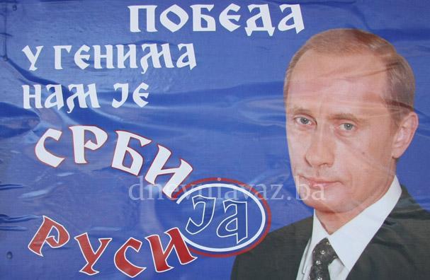 Grad obljepljen plakatima podrške Vladimiru Putinu