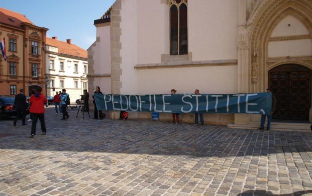 Crkva je zaštitnik pedofila i krpelj na tkivu ovoga naroda!
