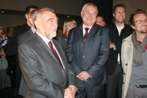 Stjepan Mesić posjetio Bosansko narodno pozorište
