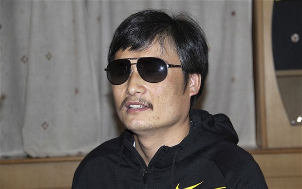 Slijepi kineski disident napustio je Peking i krenuo u SAD