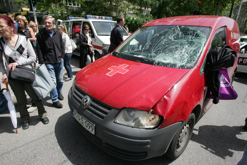 Udaren pješak kod Vlade FBiH
