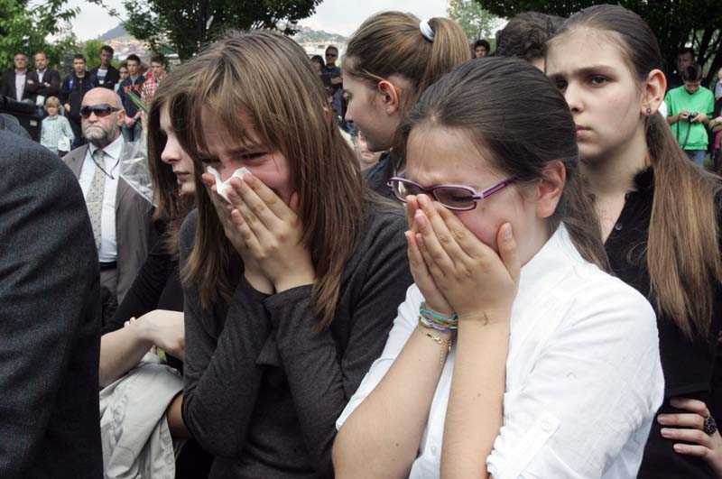 Sahrana nastavnika Zlatana Handžića i protesti učenika