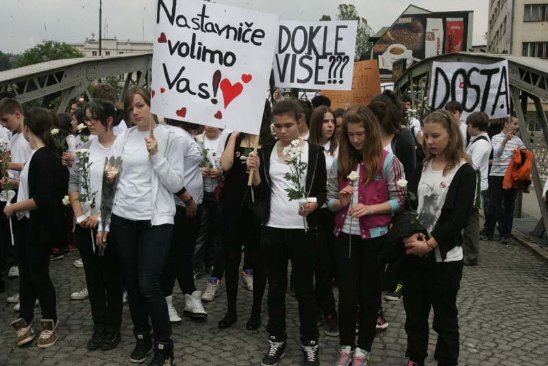 Sahrana nastavnika Zlatana Handžića i protesti učenika