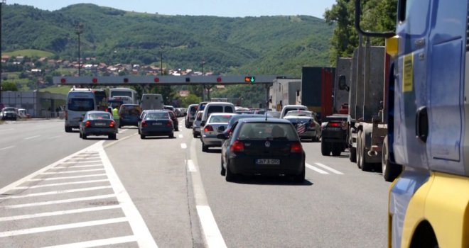 Plaćanje cestarine bez blagajnika: Nova usluga na autocestama u FBiH, evo na kojim naplatnim mjestima
