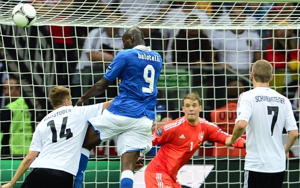 Italija sa dva pogotka Balotellija vodi protiv Njemačke
