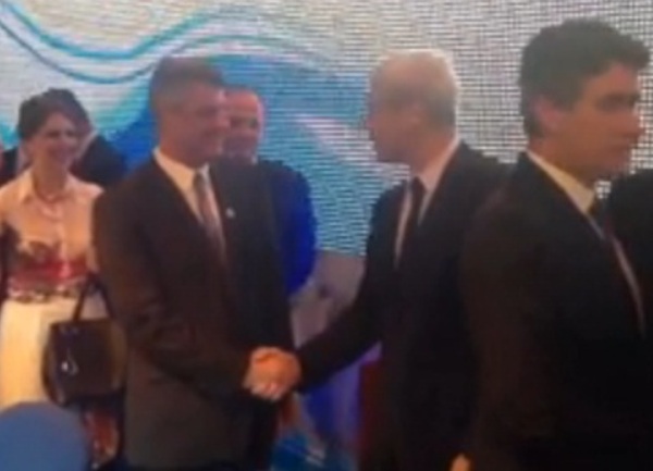 Hashim Thaci i Boris Tadić - rukovanje