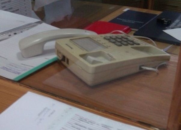 podignuta telefonska slušalica u Opštini NS