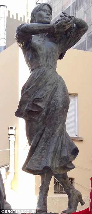 statua Carla Bruni