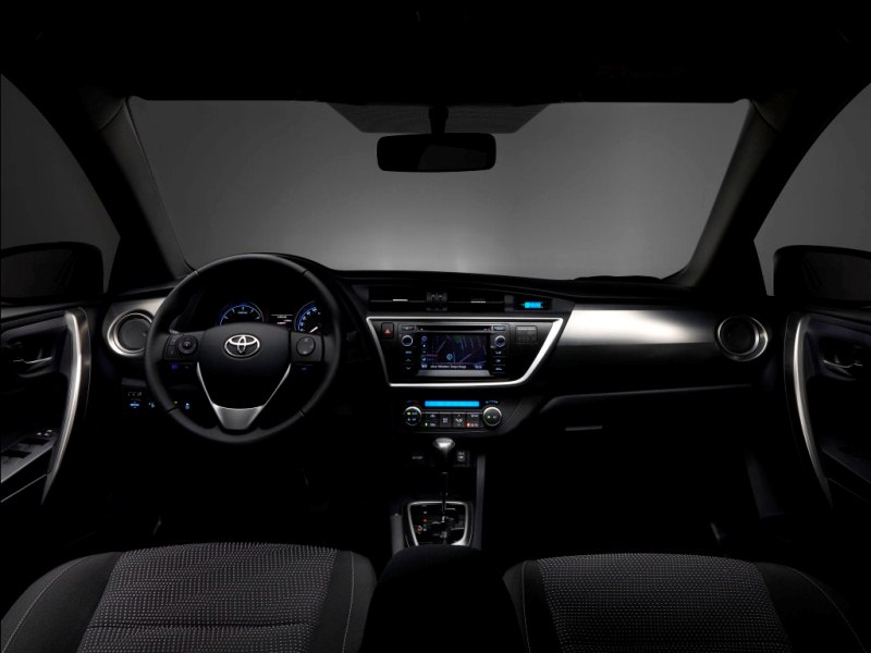 Toyota Auris 01