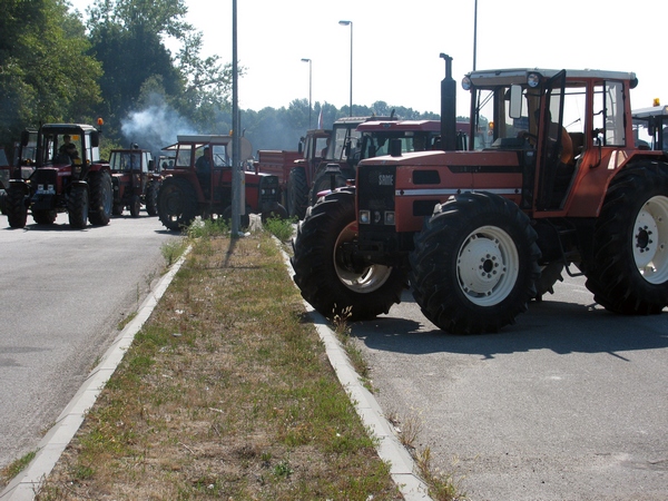 Blokada granice, poljoprivrednici; FOTO: SRNA