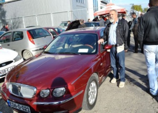 ljubo ugršić kraj svog rovera