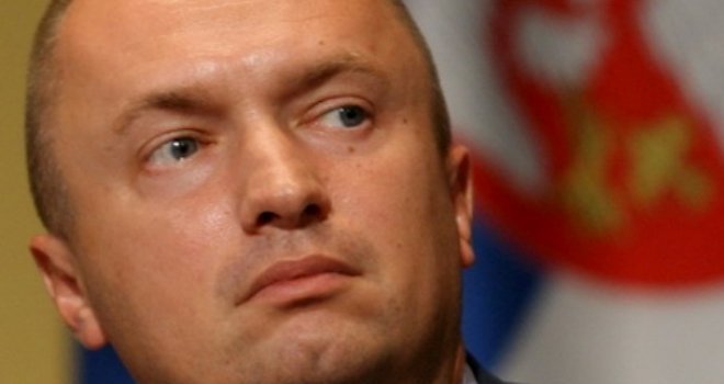 Da li je ovime pokopao sve diplome sa privatznih fakulteta? Pajtić statusom razbijesnio pola Srbije, drugi  mu skidaju kapu!