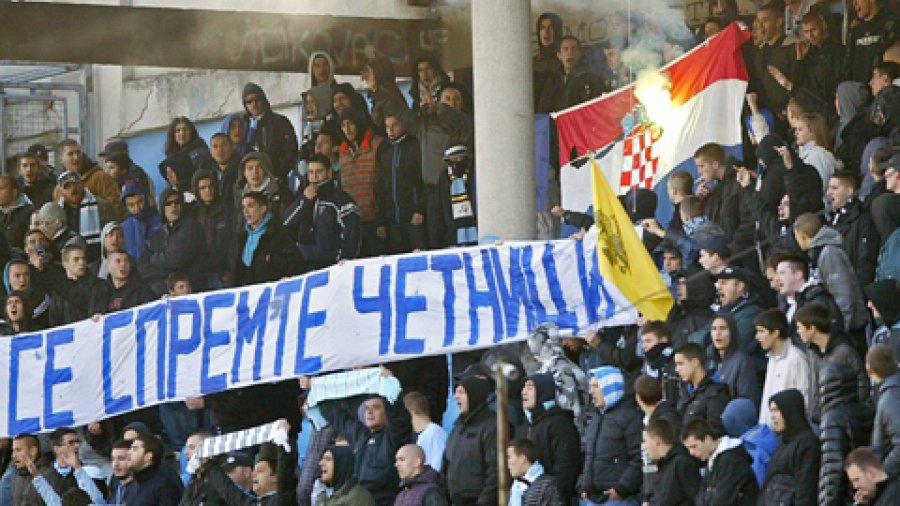 Radovci palili hrvatske zastave