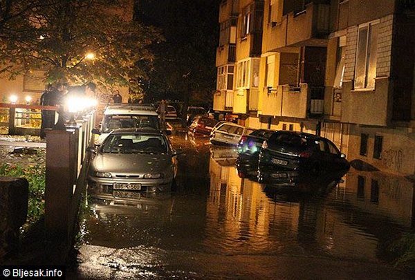Mostar ponovo pod vodom
