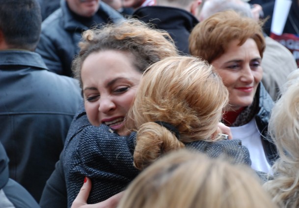 Kosovski Albanci uz suze i vatromet dočekali oslobađajuću presudu Haradinaju
