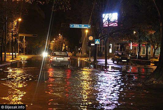 Mostar ponovo pod vodom