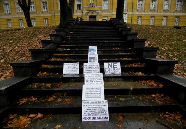 Protest zbog krsta na Zlatištu