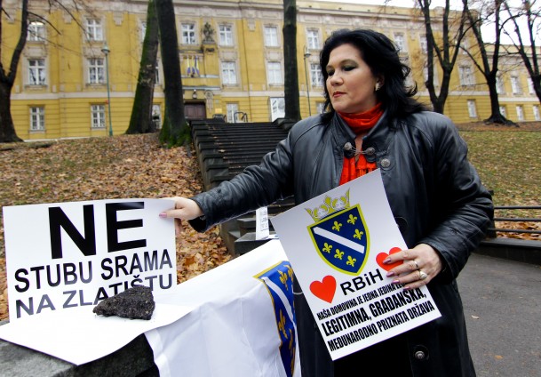 Protest zbog krsta na Zlatištu
