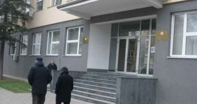 On joj dao prsten, a ona rekla: 'Okreni se i zažmiri, imam i ja nešto za tebe' te mu prerezala vrat!