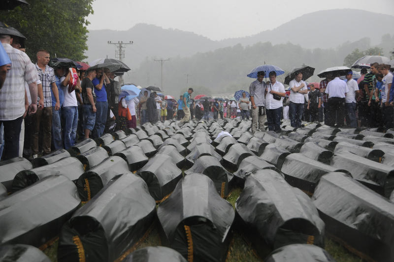 Dženaza i ukop 409 žrtava genocida u Srebrenici