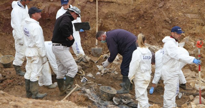 Nadomak Sarajeva pronađena nova grobnica: Nakon pola sata kopanja ukazali se dijelovi obuće i odjeće, skelet nadlaktice...