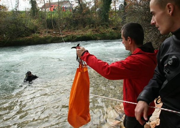 Izvlačenje tijela iz Trebižata