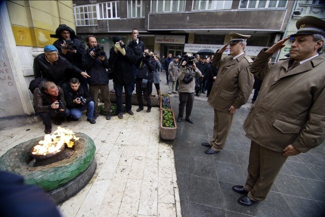 Polaganje cvijeća na Vječnoj vatri, 25. novembar/ Foto: AA