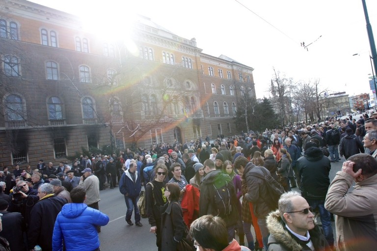 građani ispred Predsjedništva BiH/Foto: Anadolija