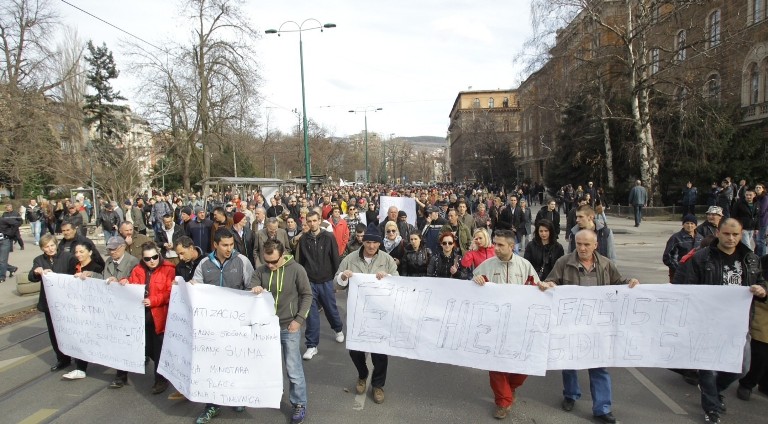 građani ispred Predsjedništva BiH/Foto: Anadolija