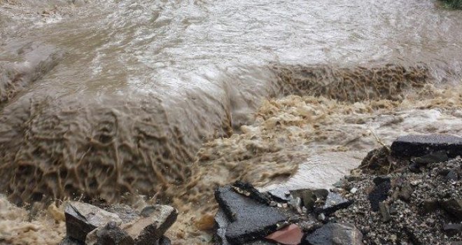 FHMZ izdao naranžasto upozorenje: Zbog obilnih padavina moguće su bujične poplave