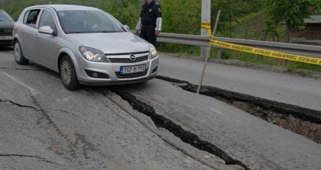 Zbog sanacije kolovoza potpuno obustavljen saobraćaj na putu Tuzla-Bijeljina