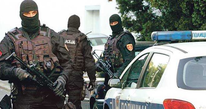 Bivši zatvorenik oteo taksistu pa bacio bombu na policajce: Troje ranjenih u potjeri