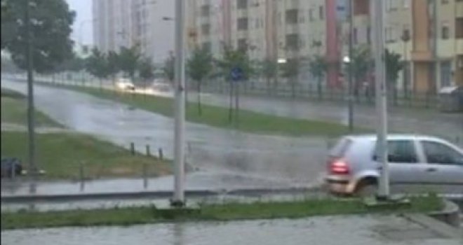 Kijametski dan u Banjaluci: Pogledajte kakvo je nevrijeme pogodilo srce Republike Srpske