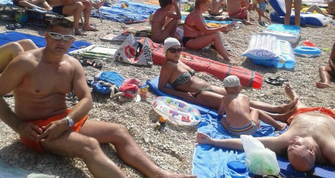 Navala na omiljenu jadransku destinaciju Bosanaca i Hercegovaca: Povećava se broj turista, a plaža premalo...