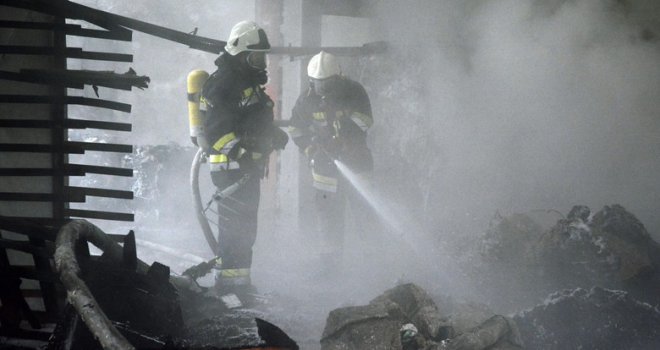 U požaru u romskom naselju izgorjelo troje djece
