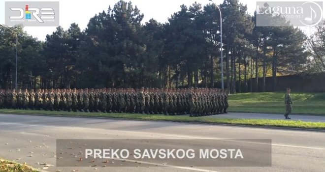 Vanredno stanje preko Drine: Poslušajte hit parodiju 'Putin u Beogradu' koja se širi regionom...    