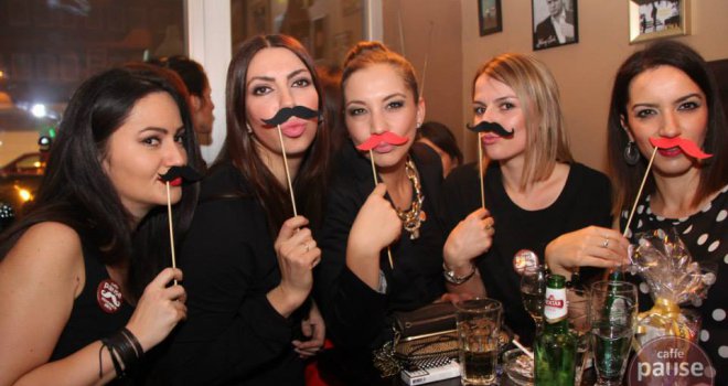 Čak i dame 'pronosale' brkove: U Caffe Pause održana Movember žurka 