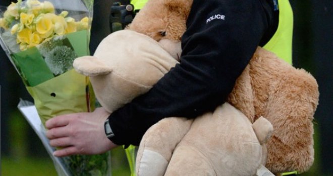 Dragi Bože, zašto: Majka sinčiću iščupala srce, policajci od šoka završili kod psihologa!