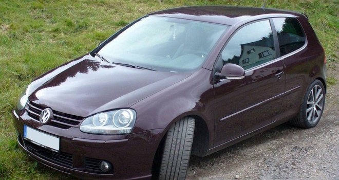 Naoružani razbojnici čuvaru s parkinga ukrali 'golf 5'