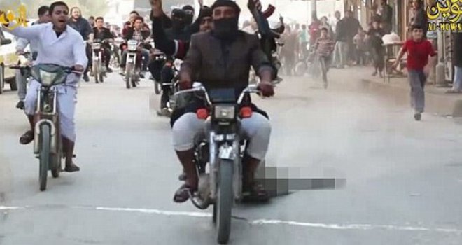 Bolesno: Džihadisti zavezali za motore krvava trupla sirijskih vojnika pa ih vukli ulicama 