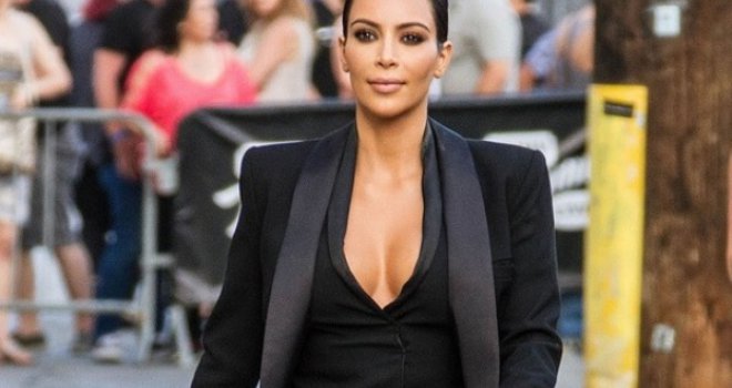 Nevjerovatno šta je obukla, pa se pohvalila na Instagramu: Fanovi se spr*aju sa očajnom haljinom Kim Kardashian