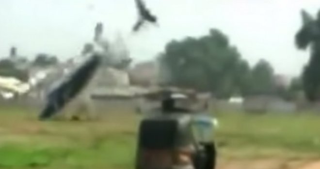 Helikopter pun diplomata srušio se na školu i zapalio!