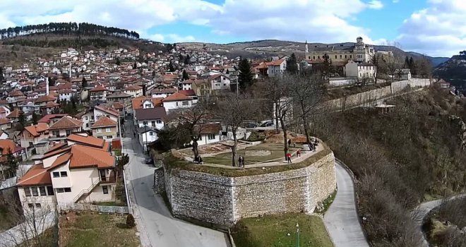 Iz Zavoda stiglo pojašnjenje: Šta zapravo znači da se čuveni sarajevski vidikovac - Žuta tabija 'daje u zakup'?