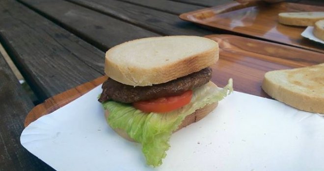 Misija 'oguli turistu': Biste li vi pojeli ovaj 'hamburger' od 8 KM?